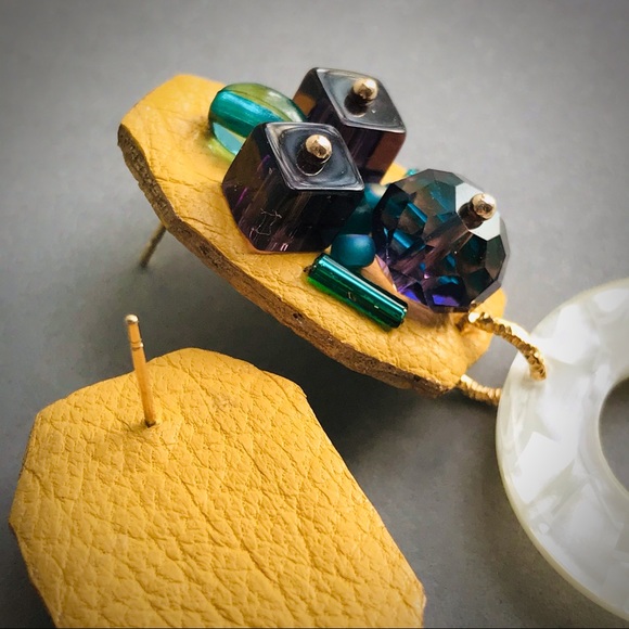 Earrings with acrylic pendant - Picture 9 of 15